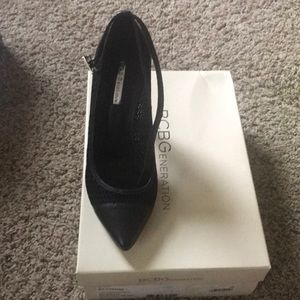 Size 6 BCBG black pump with coney comb mesh